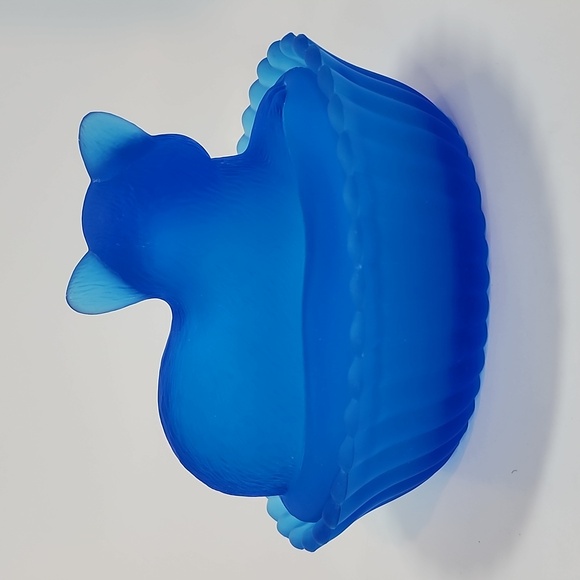 VINTAGE WESTMORELAND FROSTED BLUE SATIN GLASS CAT IN BASKET CANDY DISH - Picture 14 of 15